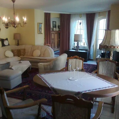 Am Schwanenweiher 3*