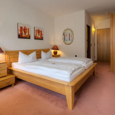 Am Schwanenweiher 3*