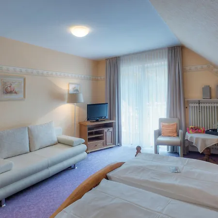 Am Schwanenweiher 3*
